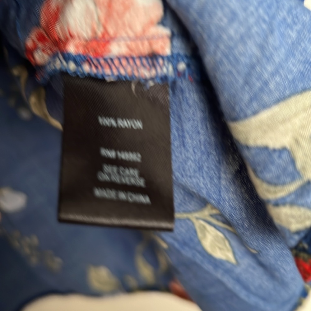 Torrid Blue Floral Sleeveless Top size 1 - Picture 4 of 4